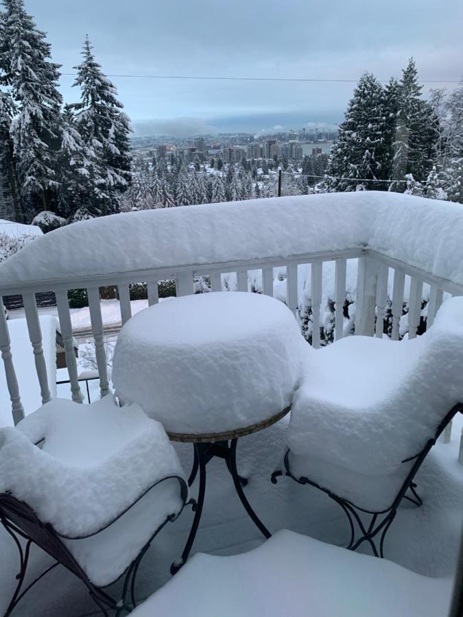 Crystal'S View Bed & Breakfast North Vancouver Esterno foto
