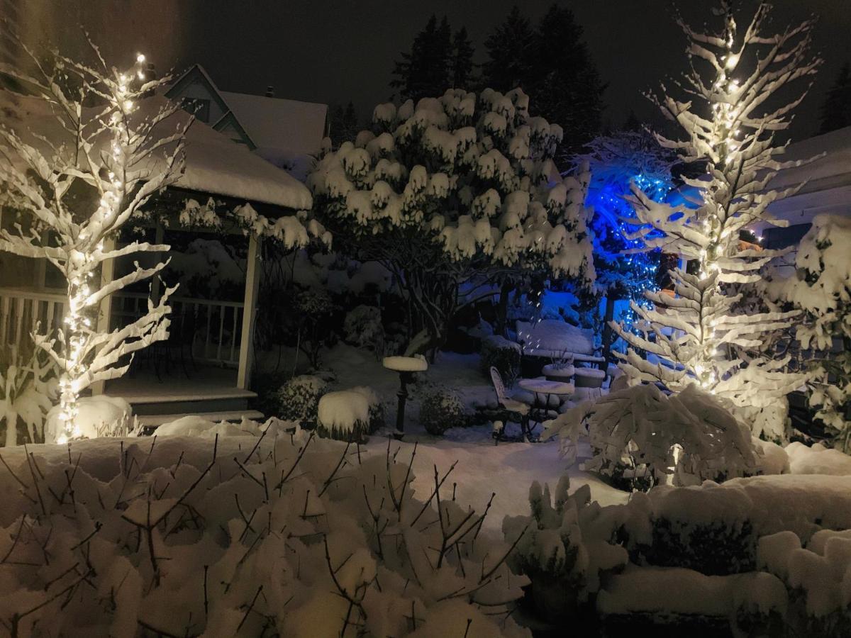 Crystal'S View Bed & Breakfast North Vancouver Esterno foto